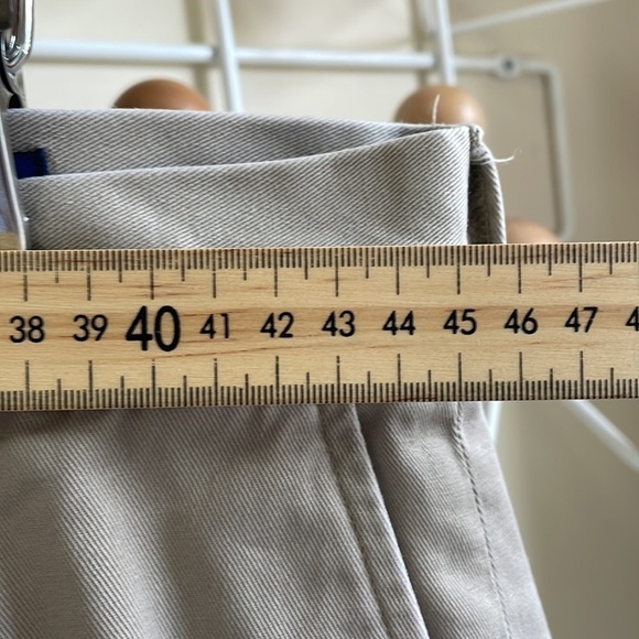 RALPH Lauren - Khaki Tan Shorts - Classic fit 9" - Size 36 - Picture 3 of 12